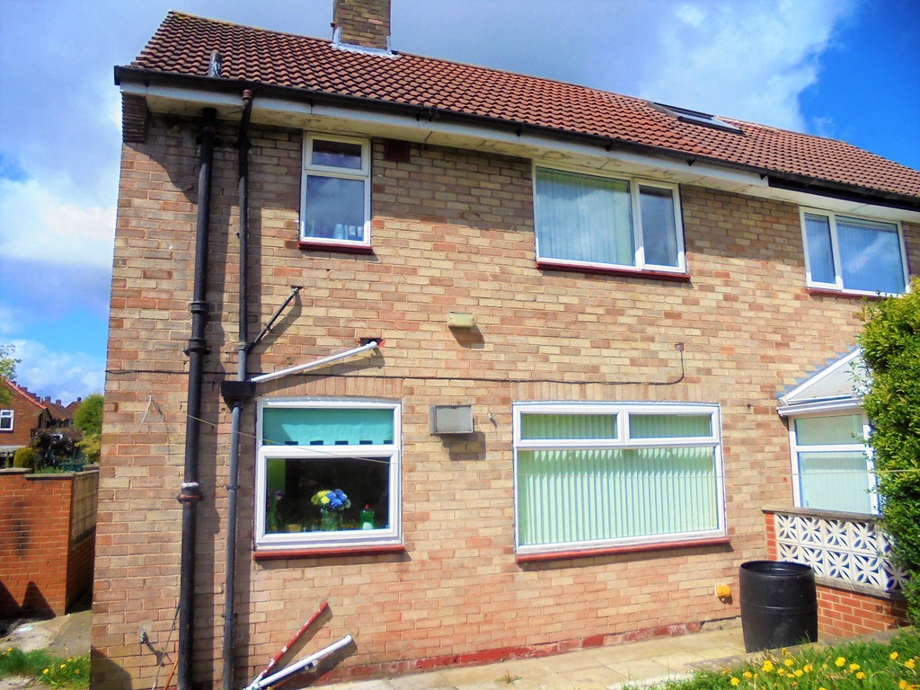 Property in Ramshead Close, Seacroft, Leeds, LS14 1DD