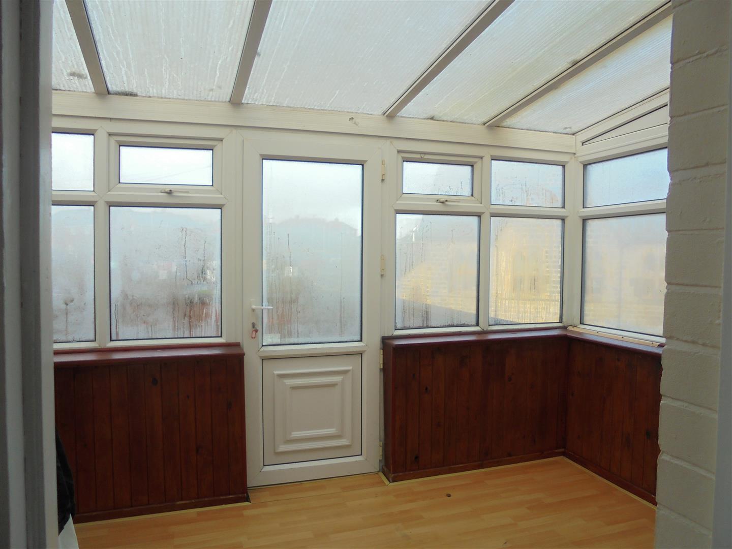 Property in Wakefield Road, Swillington, Leeds, West Yorkshire, LS26 8DS