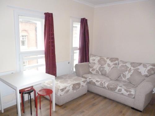 New York Street, Leeds, LS2 7DY