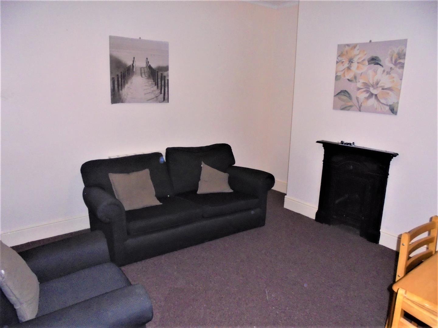 Colenso Grove, Leeds, LS11 0DG