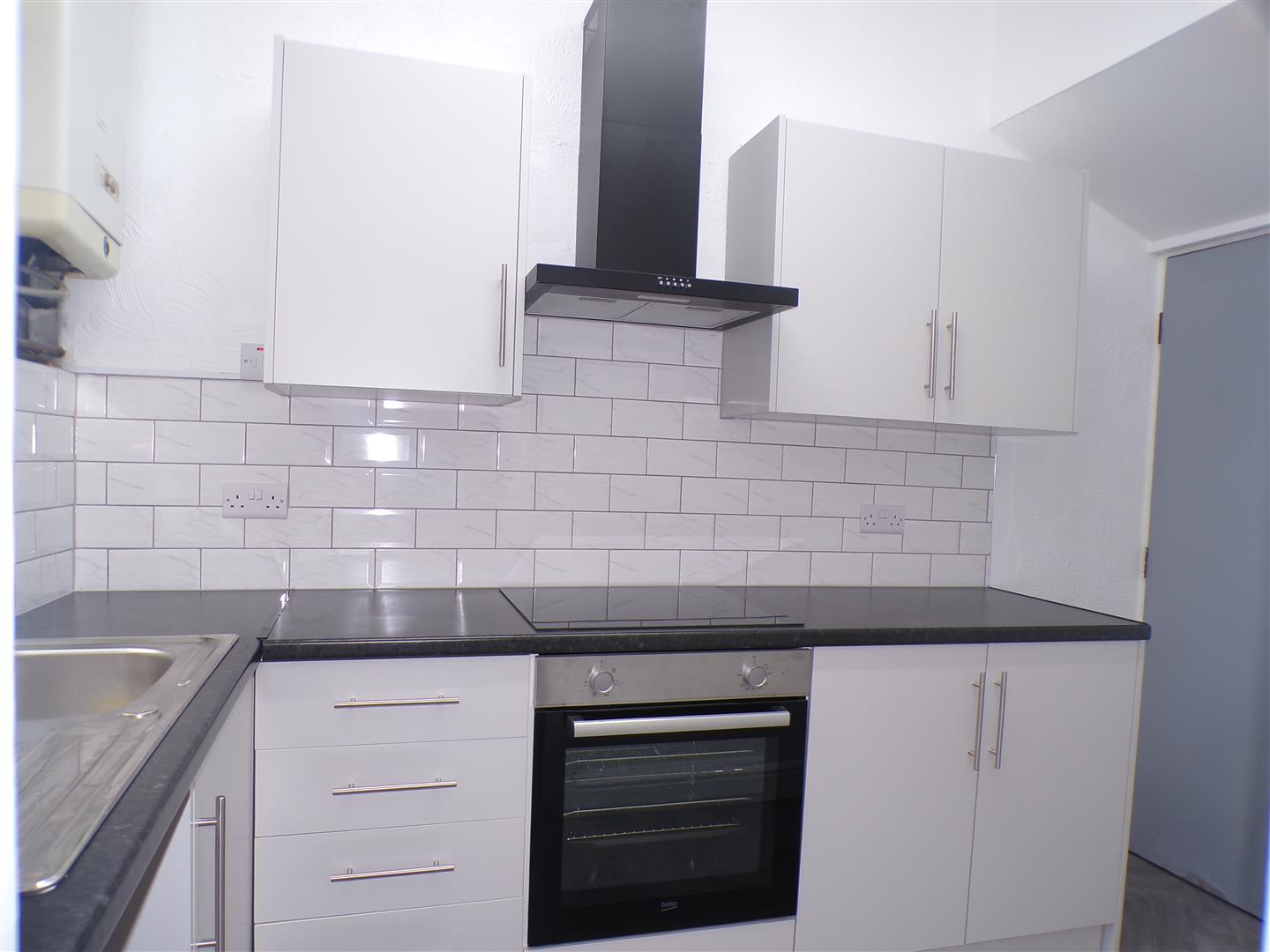 Tilbury Parade, Leeds, LS11 0BR