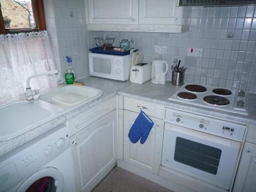 Riverside Court, Leeds, LS1 7BU