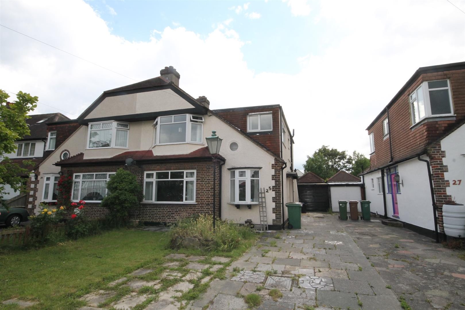 Property in Oaks Avenue, Worcester Park, Surrey, KT4 8XE