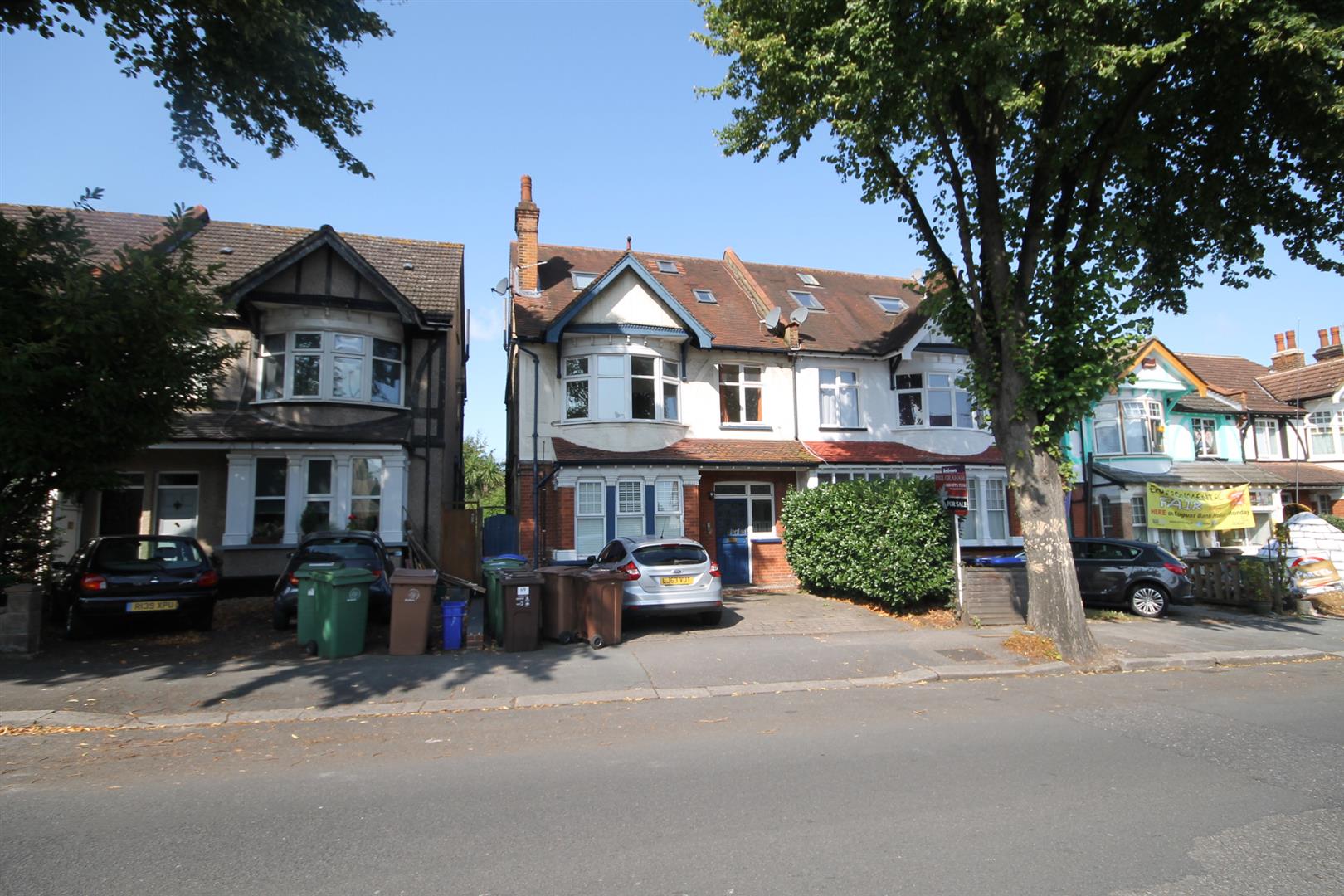 Property in Park Lane, Carshalton, Surrey, SM5 3EE