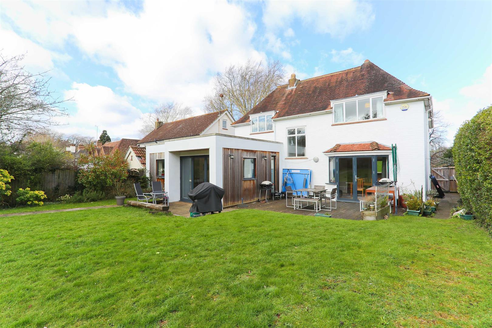 Property in Road, CARSHALTON, Surrey, SM5 3ET