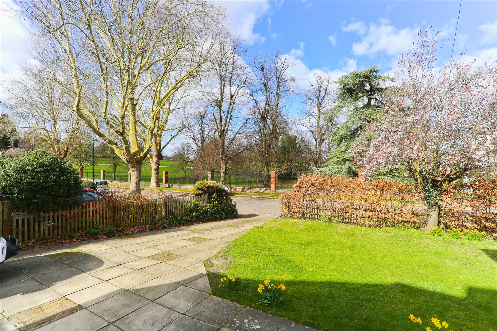 Property in Road, CARSHALTON, Surrey, SM5 3ET