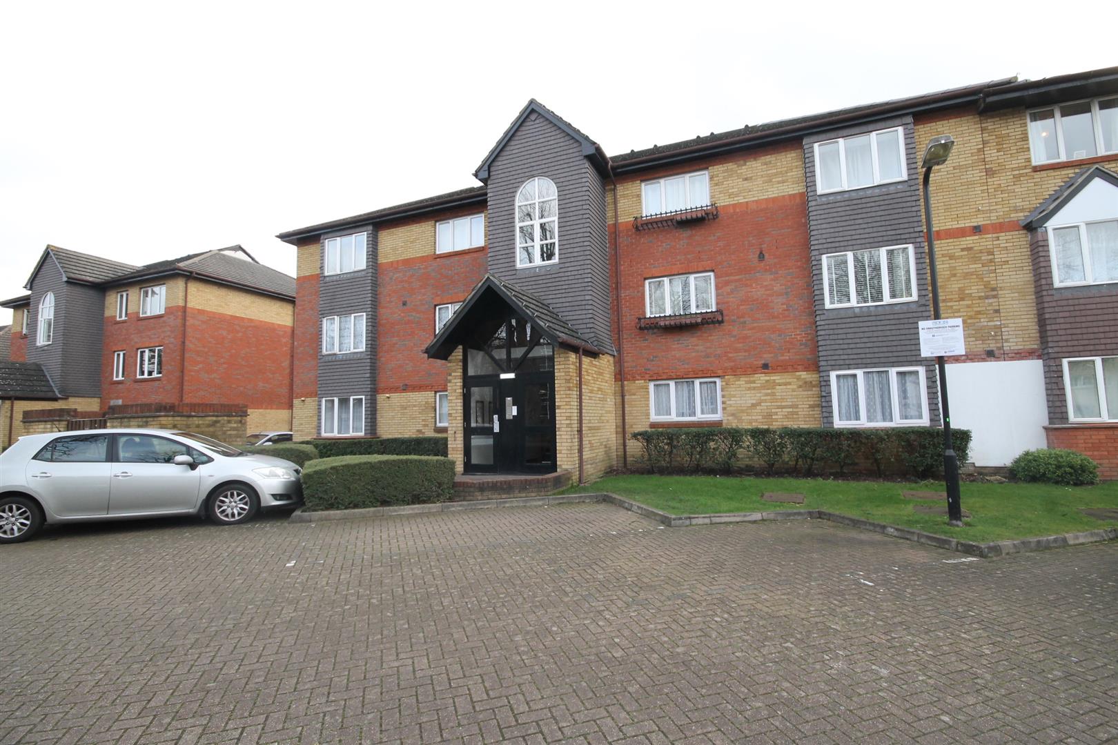 Property in Denmark Road, Carshalton, Surrey, SM5 2JA