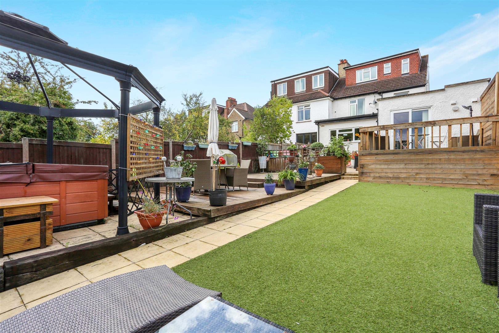 Property in Dalmeny Road, CARSHALTON, Surrey, SM5 4PW