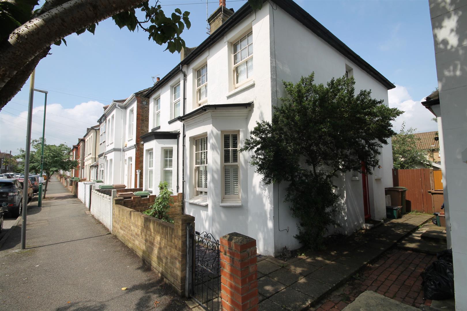 Property in Beauchamp Road, Sutton, Surrey, SM1 2PZ