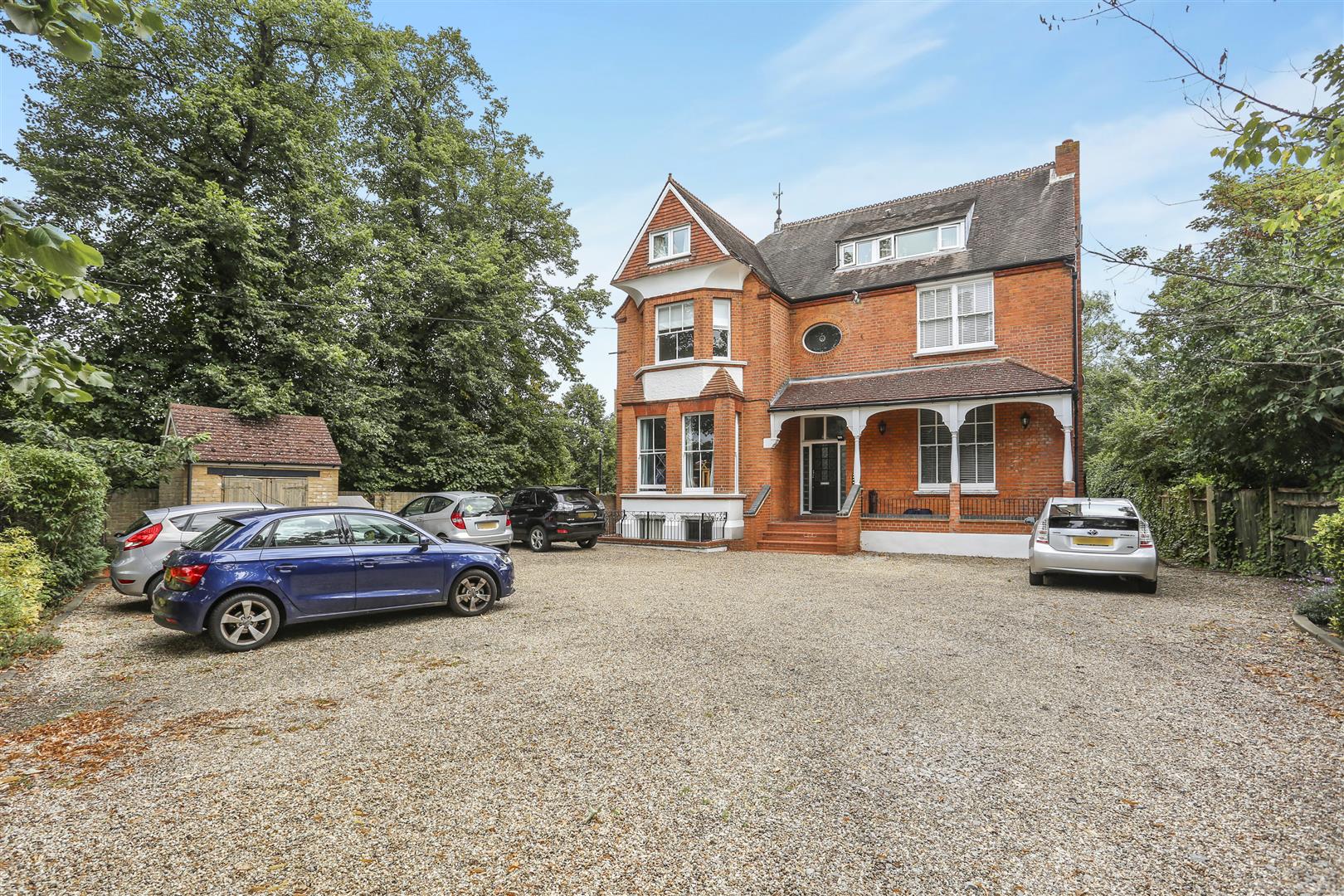 Property in The Chateau, 86 North Street, Carshalton, Surrey, SM5 2HJ
