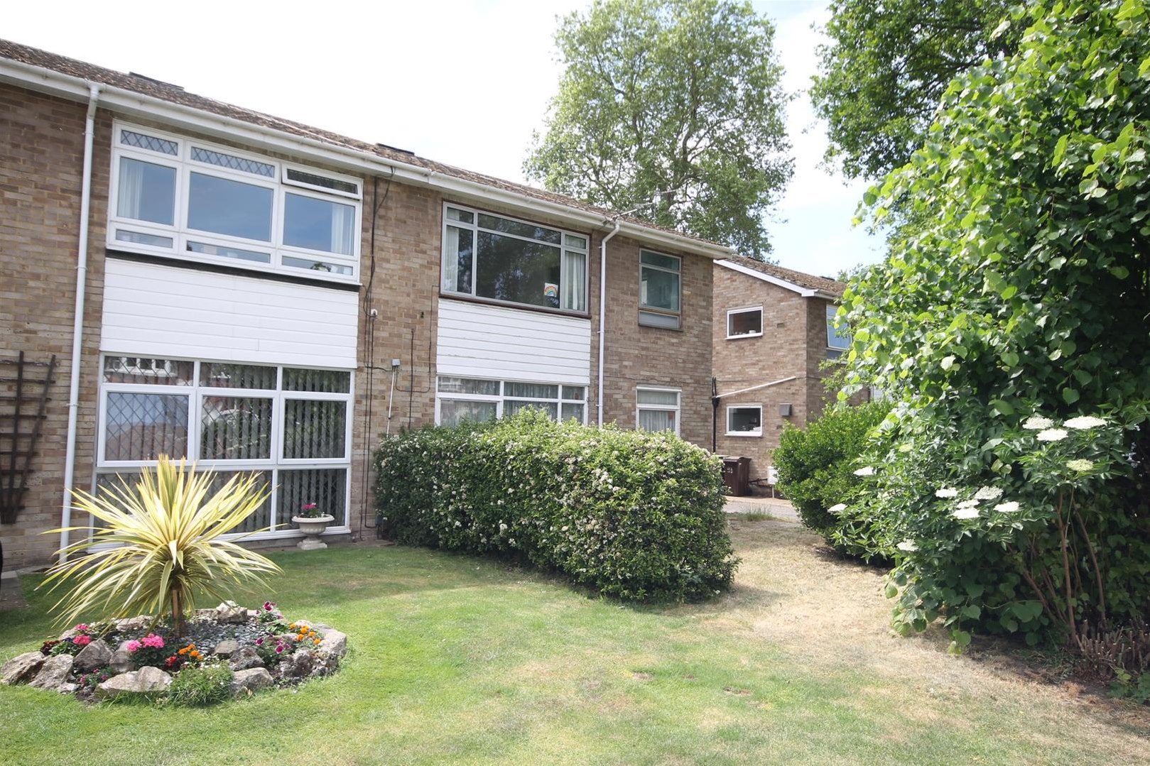 Property in Strawberry Lane, CARSHALTON, Surrey, SM5 2NQ