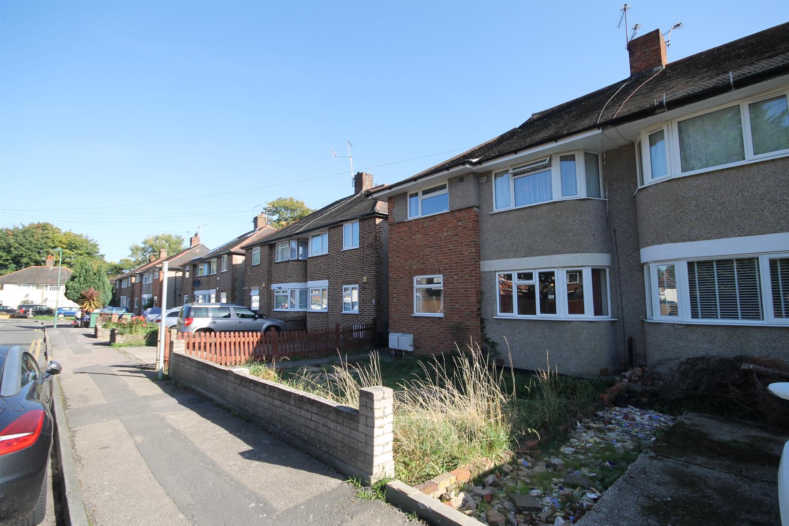 Property in Reynolds Close, CARSHALTON, Surrey, SM5 2AY