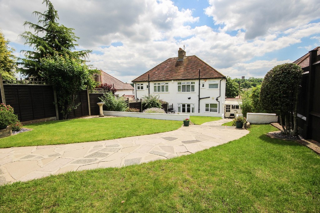 Property in St Andrews Road, Coulsdon, Surrey, CR5 3HA