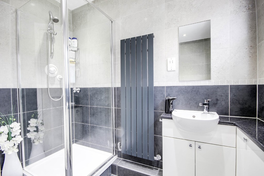 Property in St Andrews Road, Coulsdon, Surrey, CR5 3HA