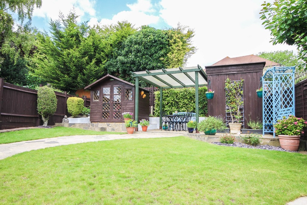 Property in St Andrews Road, Coulsdon, Surrey, CR5 3HA