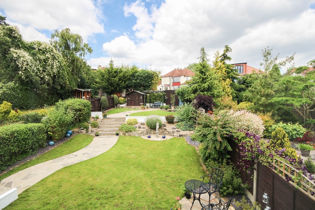Property in St Andrews Road, Coulsdon, Surrey, CR5 3HA
