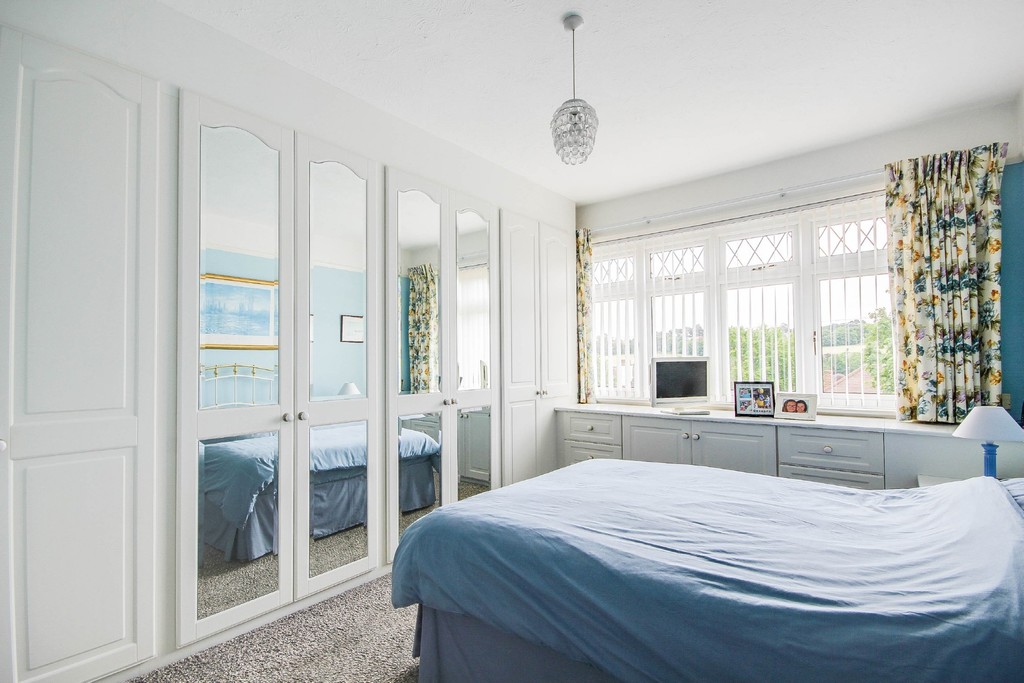 Property in St Andrews Road, Coulsdon, Surrey, CR5 3HA