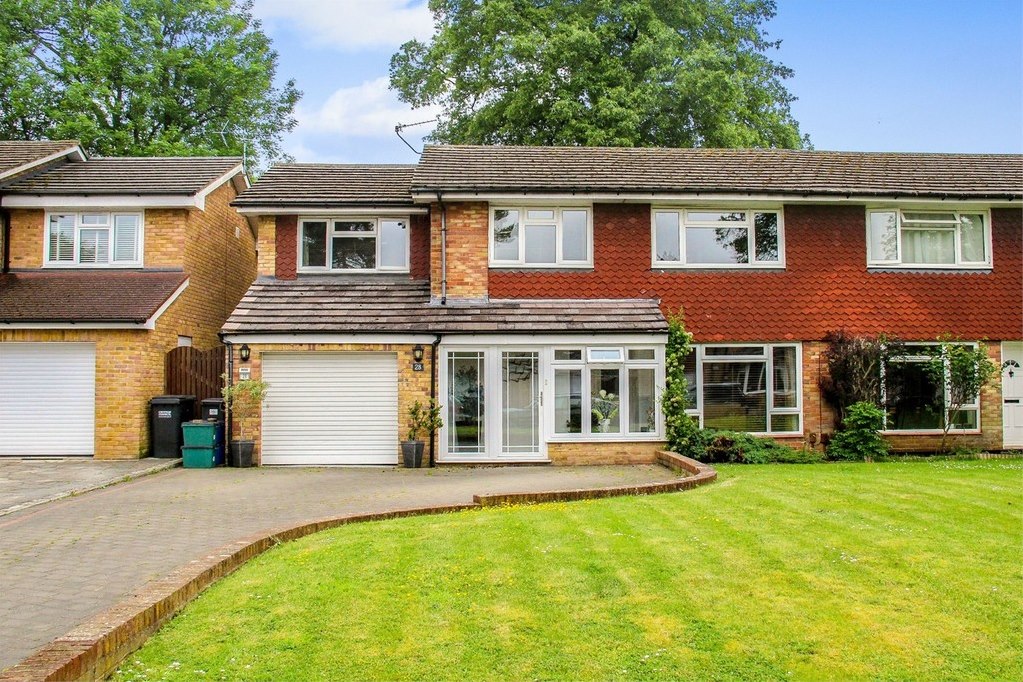 Property in Deans Walk, Old Coulsdon, Surrey, CR5 1HR