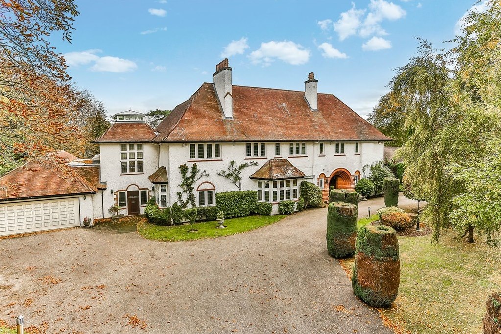 Property in Silver Lane, b Estate, Purley, Surrey, CR8 3HJ