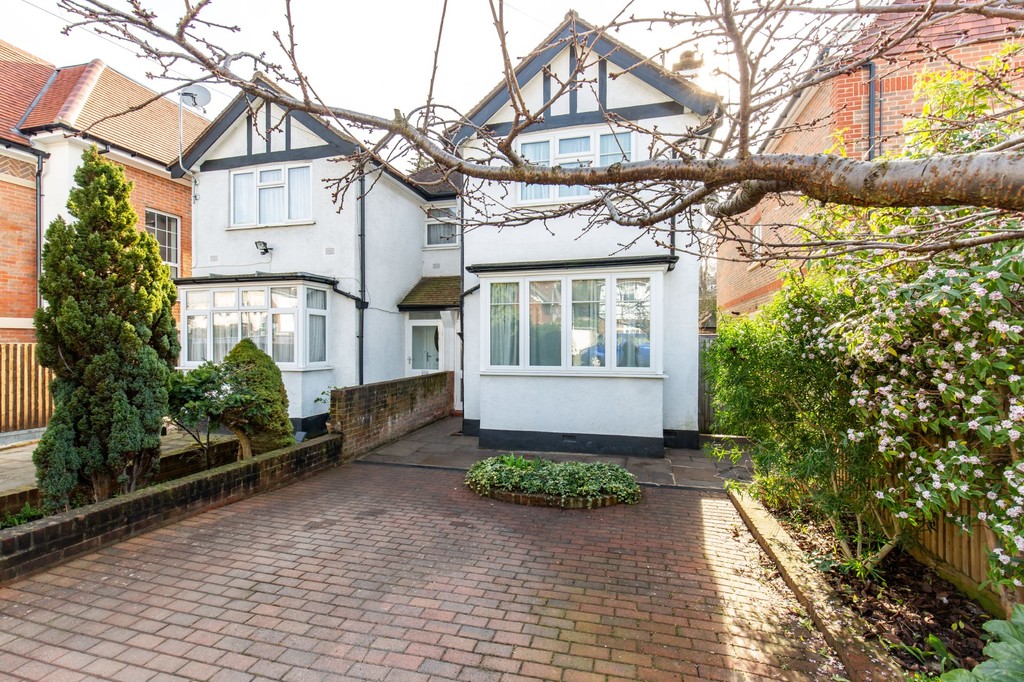 Property in Chipstead Valley Road, Coulsdon, Surrey, CR5 3BR
