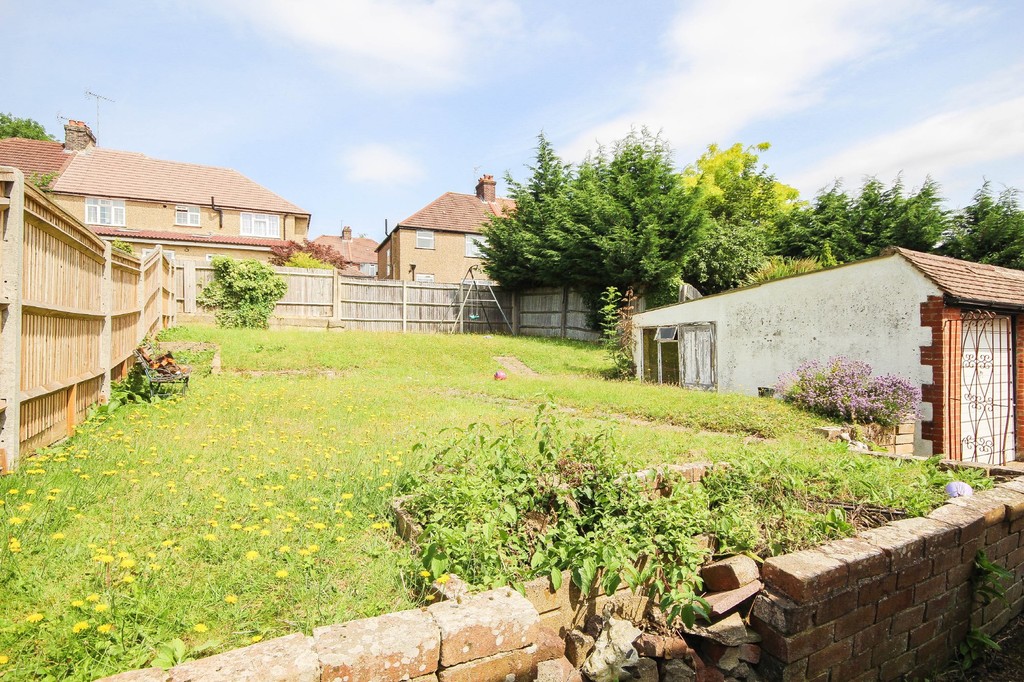 Property in Chipstead Valley Road, Coulsdon, Surrey, CR5 3BF