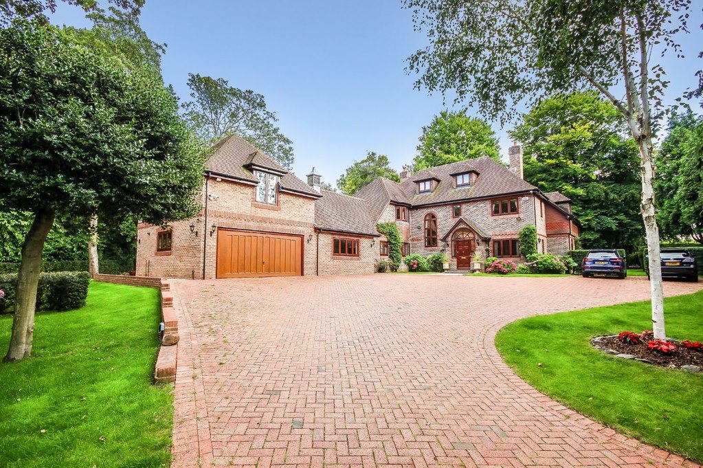 Property in Birch Lane, b Estate, Purley, Surrey, CR8 3LH