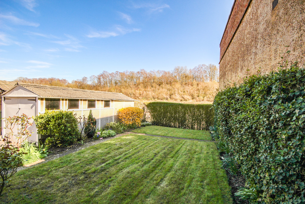 Property in Brighton Road, Hooley, Coulsdon, Surrey, CR5 3EG