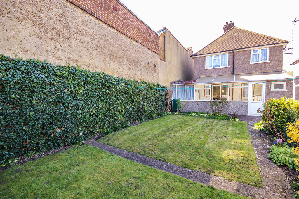 Property in Brighton Road, Hooley, Coulsdon, Surrey, CR5 3EG