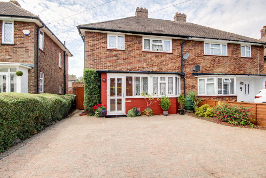 Property in Avenue, Old Coulsdon, Surrey, CR5 1LS