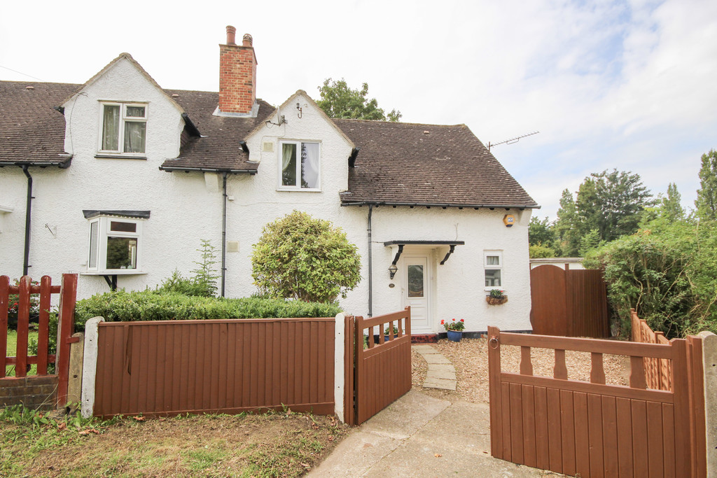 Property in Stoats Nest Village, Coulsdon, CR5 2JL