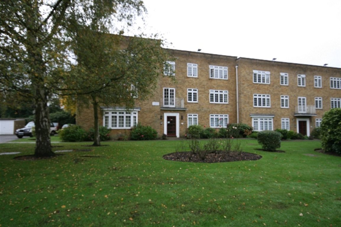Games Road, Cockfosters, Barnet, EN4