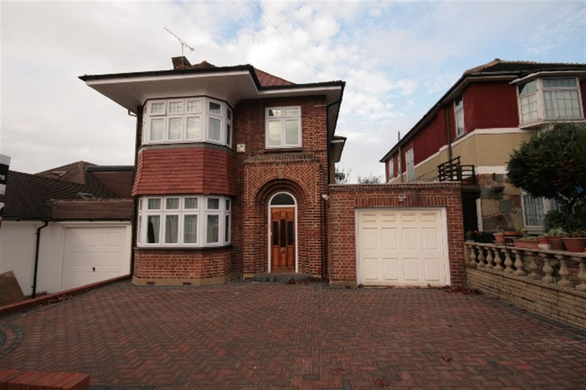 Property in Ashurst Road, Cockfosters, Hertfordshire, EN4 9LH