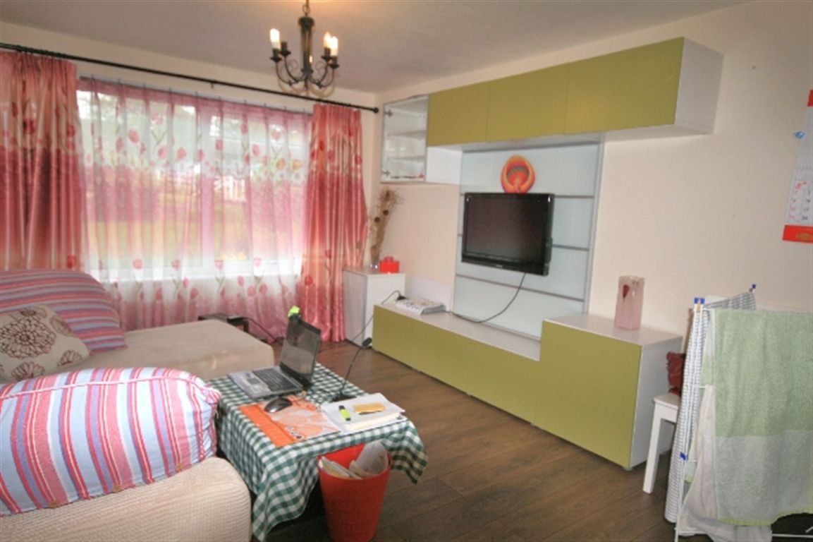 Bramley Close, London, N14