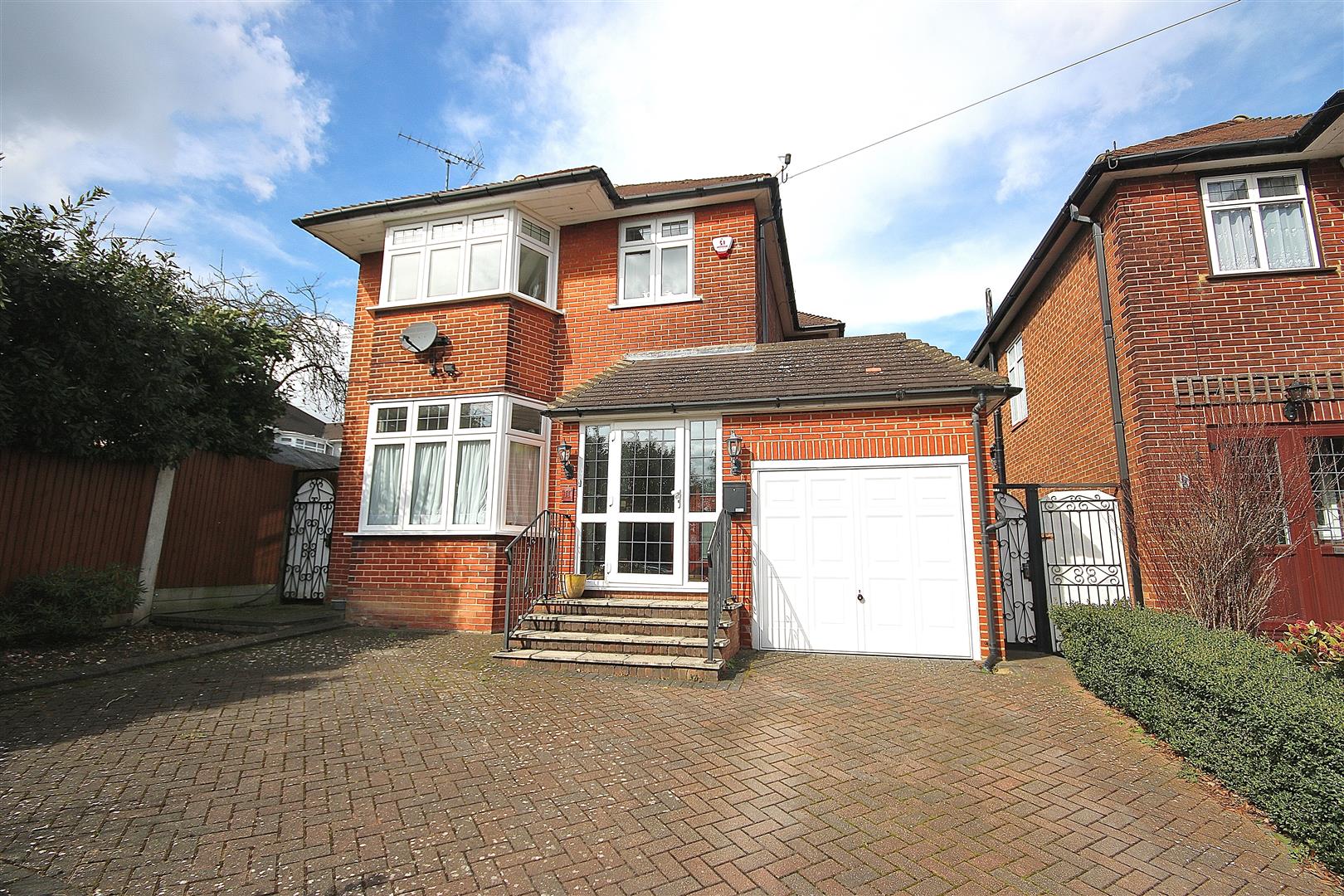 Property in Brayton Gardens, Oakwood/Enfield, Middx, EN2 7LL