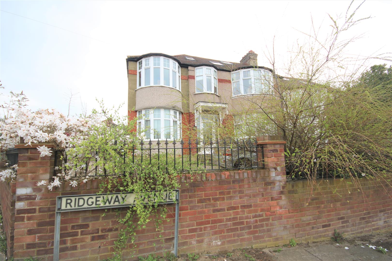 Property in Ridgeway Avenue, East Herts., EN4 8TL
