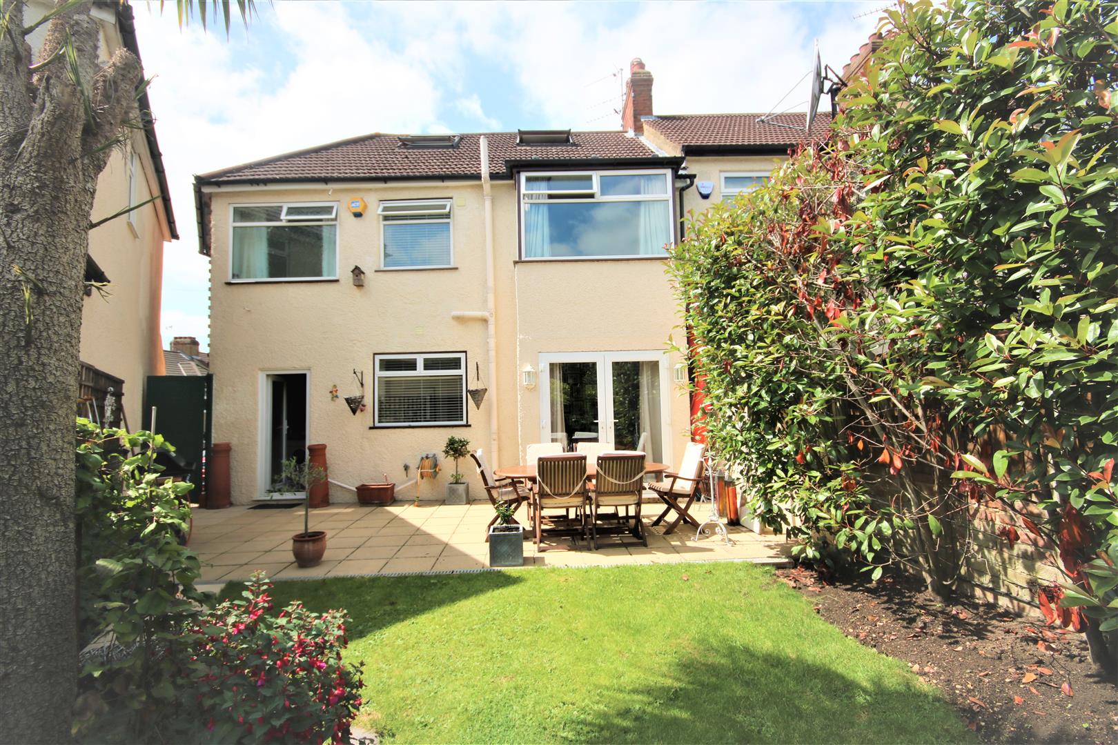 Property in Mansfield Avenue, East Bdrs., Herts., EN4 8QD