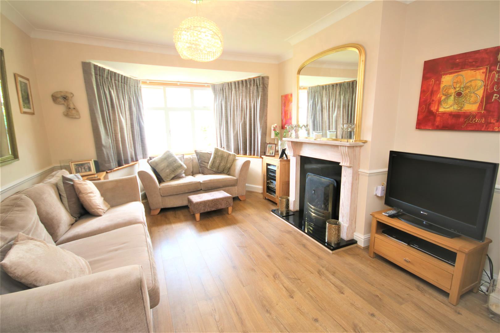 Property in Mansfield Avenue, East Bdrs., Herts., EN4 8QD