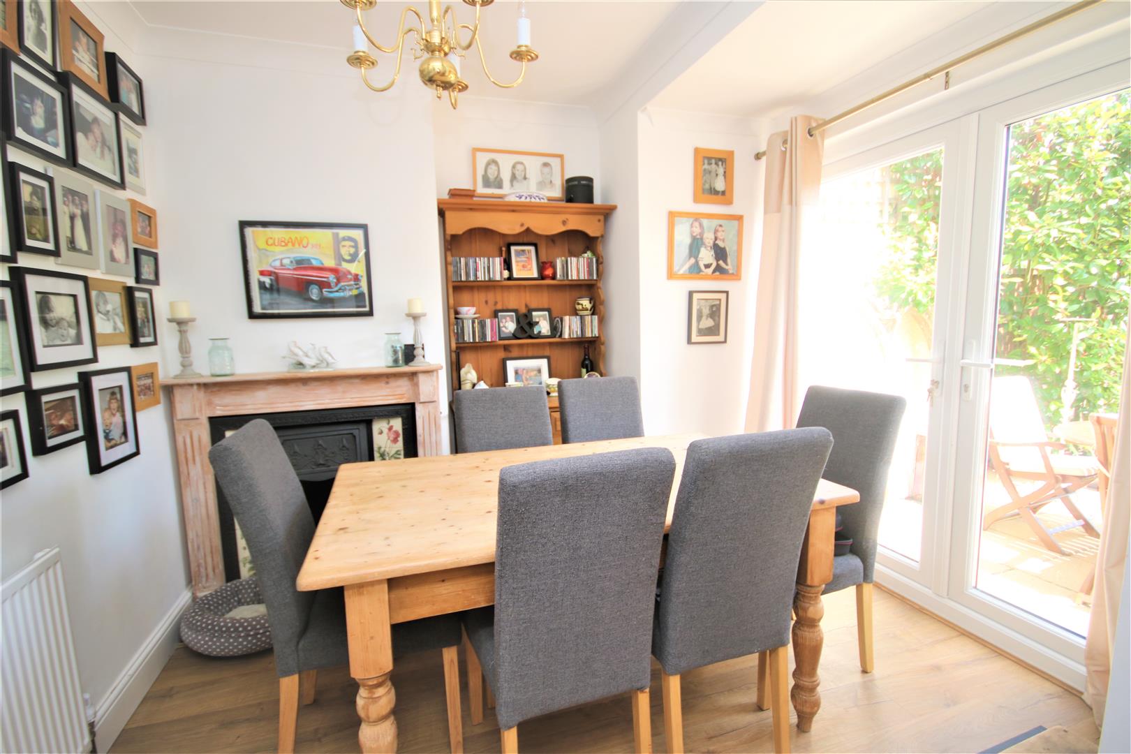 Property in Mansfield Avenue, East Bdrs., Herts., EN4 8QD