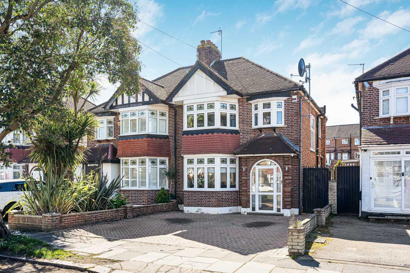 Gloucester Gardens, Barnet, EN4