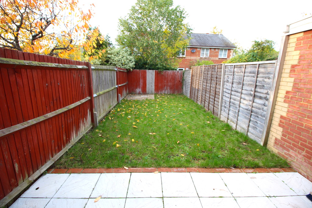 Property in Victoria Road, Guildford, Surrey, GU1 4DJ