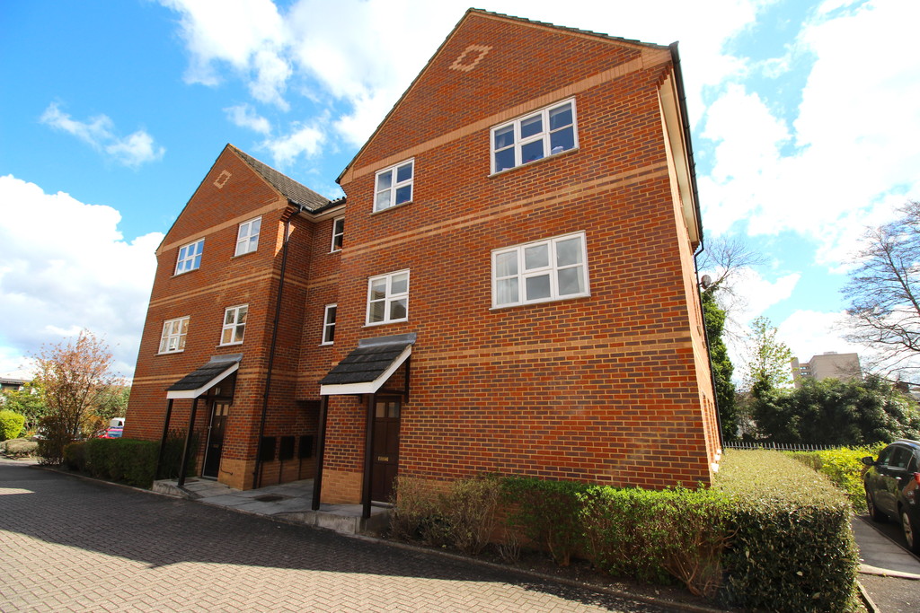 Property in Wey View Court, Walnut Tree Close, Guildford, Surrey, GU1 4UF