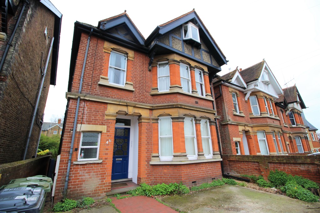 Property in York Road, Guildford, GU1 4DF