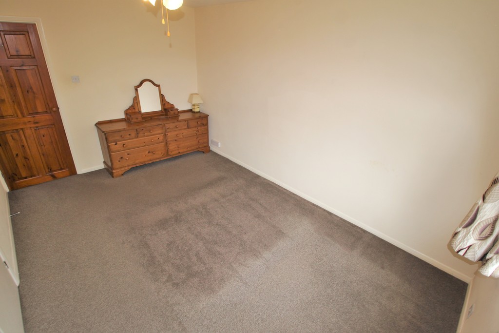 Property in Thornton Close, Guildford, GU2 9XF