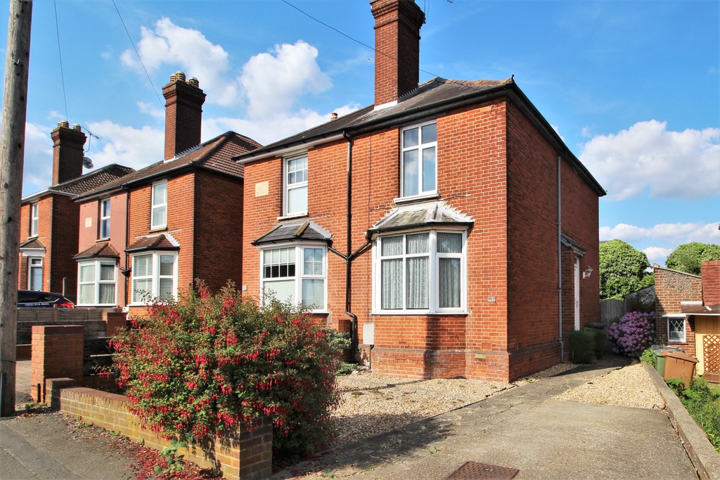 Property in Worplesdon Road, Guildford, GU2 9RX
