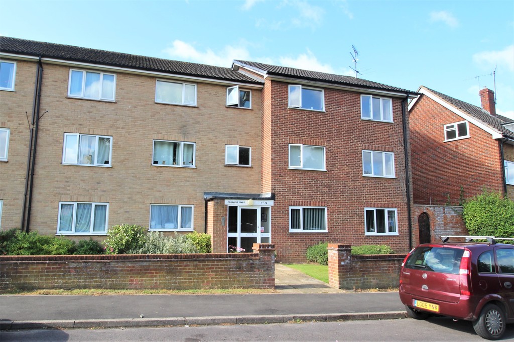 Property in Fairlands Avenue, Fairlands, Guildford, GU3 3NS