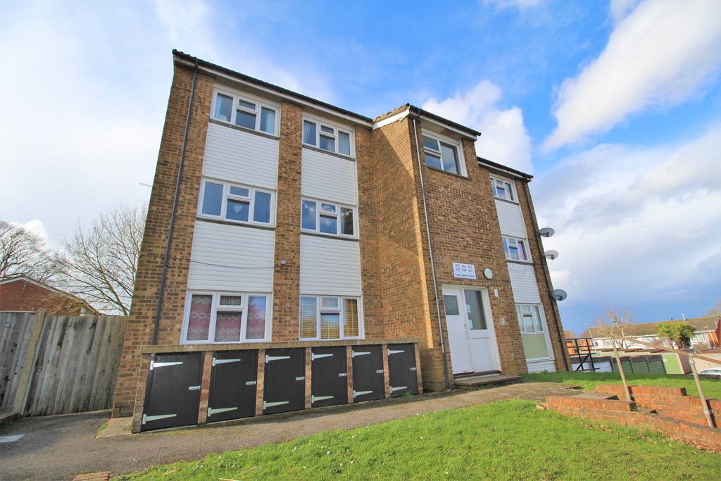 Property in Park Barn Drive, Guildford, GU2 8EX