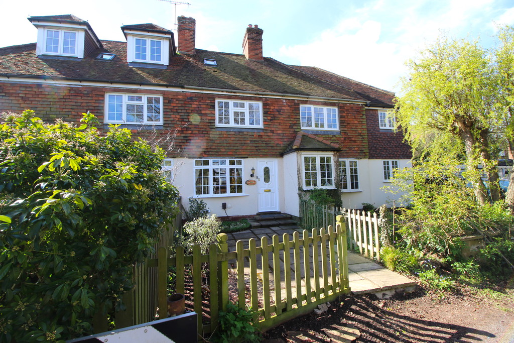 Property in Gravetts Cottages, Tangley Lane, Guildford, Surrey, GU3 3JX