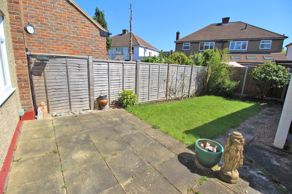 Property in Saffron Platt, Guildford, GU2 9XZ