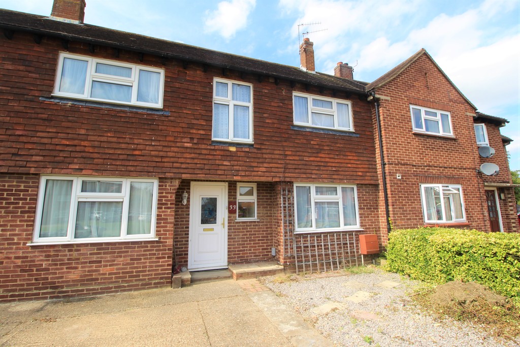 Property in Yew Tree Drive, Guildford, GU1 1PD