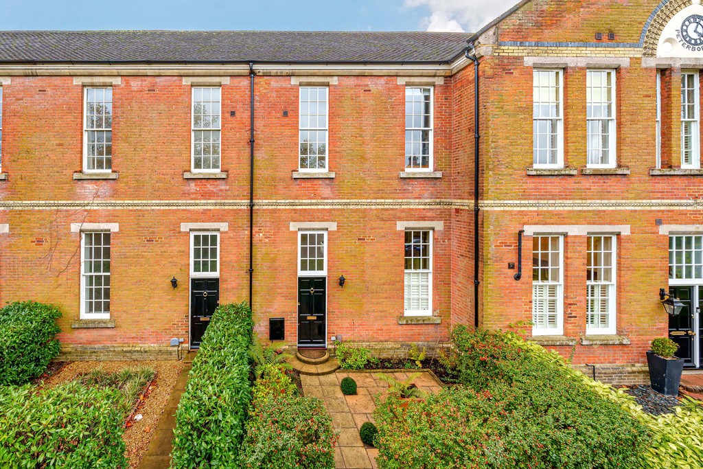 Property in Cardwells Keep, Guildford, Surrey, GU2 9PD